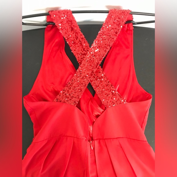 Romantic red dress with sparkly back straps NEW CONDITION - Picture 3 of 8